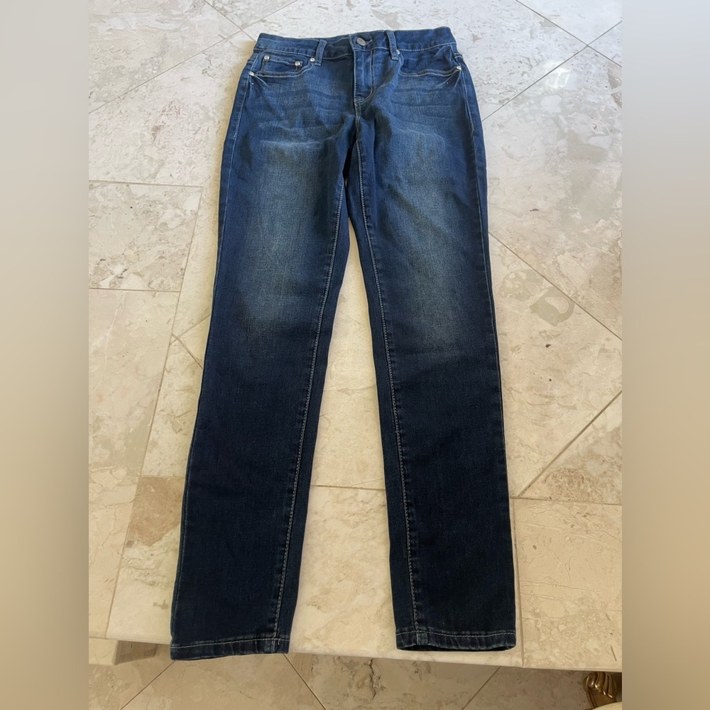 Earl Jean Back Pockets Embellished (used once)Size 6 good condition